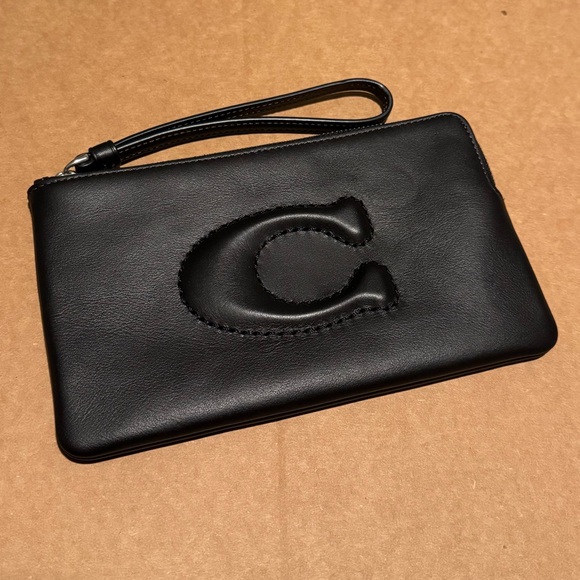 Coach Handbags - Coach Large Corner Zip Wristlet Black Smooth Leather